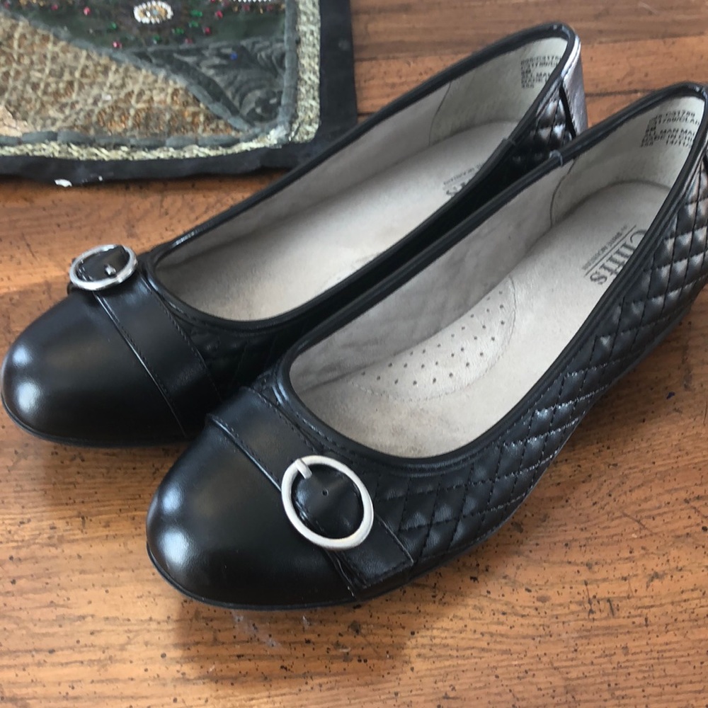 Cliffs White Mountain quilted black flats with buckle detail